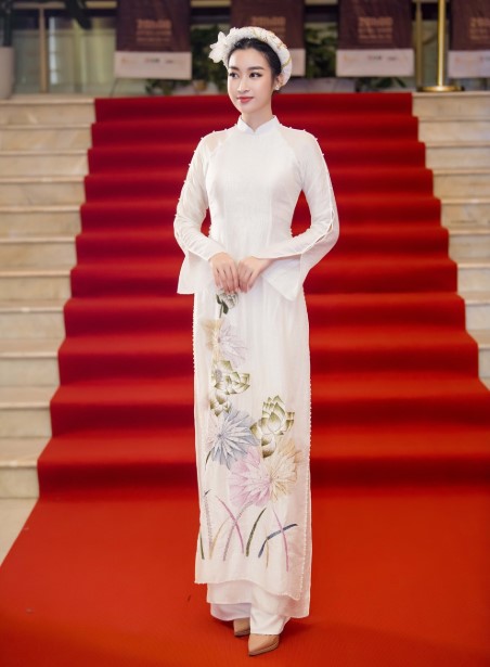 Áo dài biểu tượng gắn liền với hình ảnh người phụ nữ Việt Nam