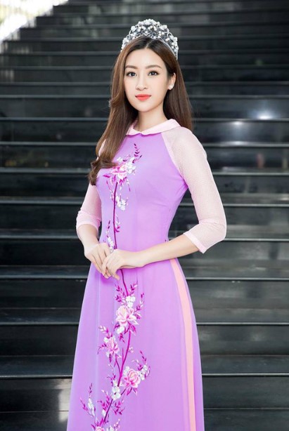 Hình ảnh hoa hậu Đỗ Mỹ Linh trong tà áo dài tím
